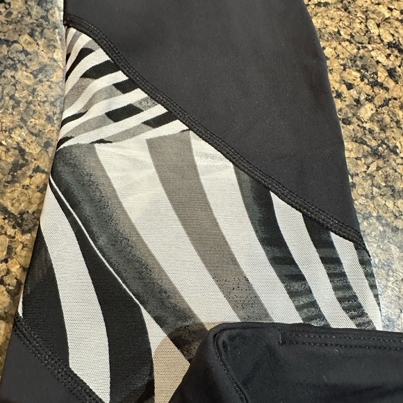 Nike Sport Crop Workout Pants - Picture 5 of 6